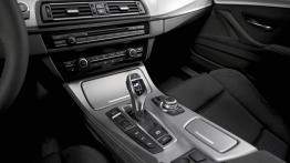 BMW M550d Touring - konsola środkowa
