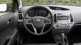 Hyundai i20 Facelifting - kokpit