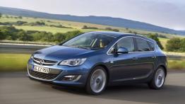 Opel Astra IV Hatchback 5d Facelifting - widok z przodu