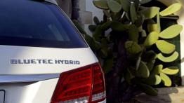 Mercedes E 300 BlueTEC HYBRID kombi Facelifting - emblemat