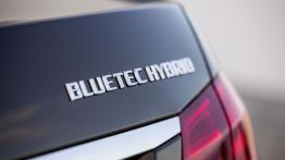Mercedes E 300 BlueTEC HYBRID Facelifting - emblemat