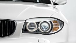 BMW Seria 1 Coupe i Cabrio Facelifting - lewy przedni reflektor - włączony