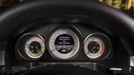 Mercedes E 300 BlueTEC HYBRID kombi Facelifting - prędkościomierz