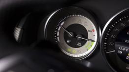 Mercedes E 300 BlueTEC HYBRID kombi Facelifting - wskaźnik poziomu paliwa w baku