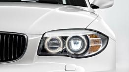 BMW Seria 1 Coupe i Cabrio Facelifting - lewy przedni reflektor - włączony