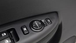Hyundai i20 Facelifting - sterowanie w drzwiach