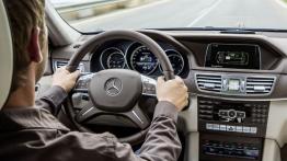 Mercedes E 300 BlueTEC HYBRID Facelifting - kokpit