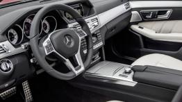 Mercedes E 250 kombi Facelifting - pełny panel przedni