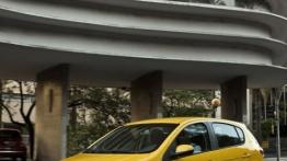 Fiat Palio 1.6 Sporting - lewy bok