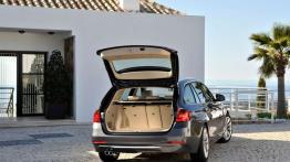 BMW serii 3 F31 Touring - tył - bagażnik otwarty