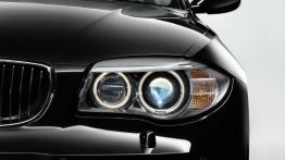 BMW Seria 1 Coupe i Cabrio Facelifting - lewy przedni reflektor - włączony