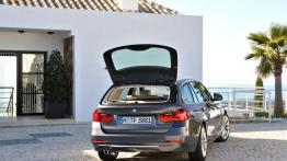 BMW serii 3 F31 Touring - tył - bagażnik otwarty