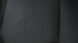 Peugeot RCZ Facelifting - fotel pasażera, widok z przodu