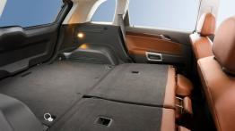 Opel Antara Facelifting - tylna kanapa złożona, widok z boku