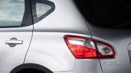 Nissan Qashqai Facelifting - lewe tylne nadkole