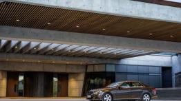 Mercedes E 300 BlueTEC HYBRID Facelifting - lewy bok