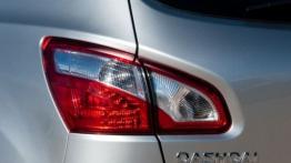 Nissan Qashqai Facelifting - lewy tylny reflektor - wyłączony