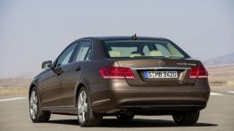 Mercedes E 300 BlueTEC HYBRID Facelifting - widok z tyłu