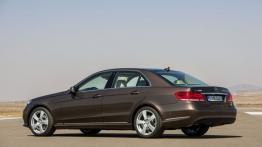 Mercedes E 300 BlueTEC HYBRID Facelifting - widok z tyłu