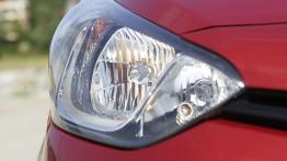 Hyundai i20 Facelifting - prawy przedni reflektor - wyłączony