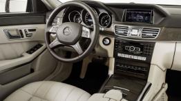 Mercedes E 300 BlueTEC HYBRID Facelifting - kokpit
