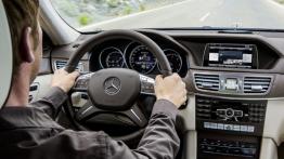 Mercedes E 300 BlueTEC HYBRID Facelifting - kokpit