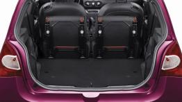 Renault Twingo II Facelifting - tylna kanapa złożona, widok z bagażnika