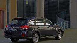 Subaru Outback IV Facelifting - widok z tyłu