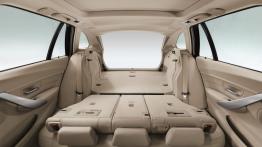 BMW serii 3 F30 Touring - tylna kanapa złożona, widok z boku