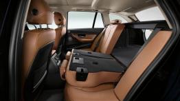 BMW serii 3 F30 Touring - tylna kanapa złożona, widok z boku