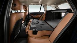 BMW serii 3 F30 Touring - tylna kanapa złożona, widok z boku