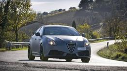 Alfa Romeo Giulietta G430 iMove Marangoni - przód - reflektory włączone