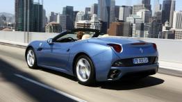 Ferrari California - lewy bok
