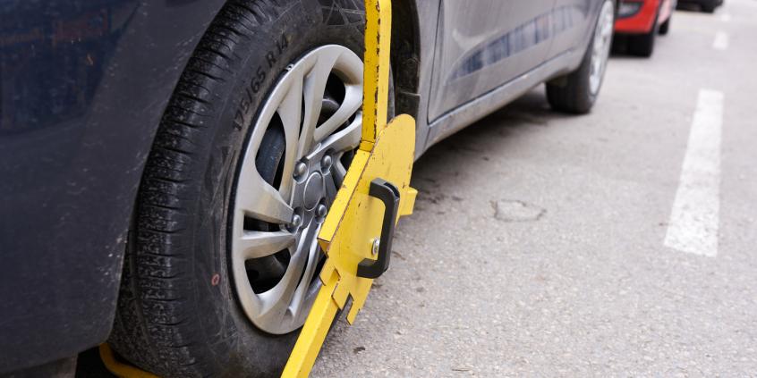 Koniec blokad na koło? Nowy sposób na złe parkowanie