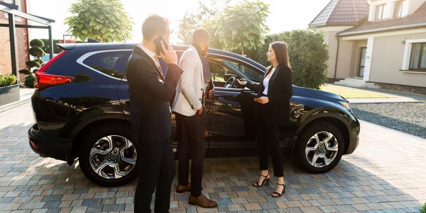 Samochód z UE tańszy o 15%? Gdzie w 2026 roku najtaniej kupić nowe auto? (Poradnik)