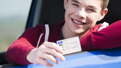 Młody kierowca 2026 – jak zdobyć prawo jazdy w wieku 17 lat? Kompletny przewodnik