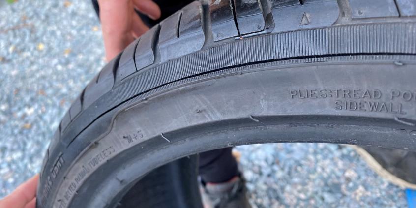 Skutek złego wyboru. Co tak naprawdę mówią indeksy opon? [poradnik]