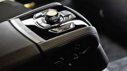BMW Seria 7 Steinway and Sons - inny element wnętrza z tyłu