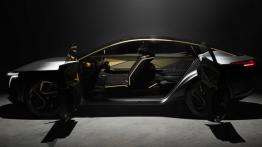 Czy podwyższony sportowy sedan ma sens?