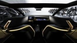 Czy podwyższony sportowy sedan ma sens?