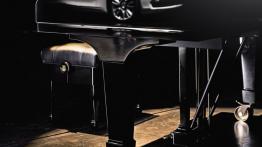 BMW Seria 7 Steinway and Sons - prawy bok