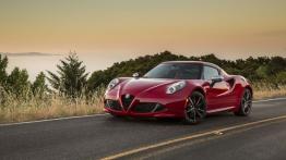 Alfa Romeo 4C (2015) - wersja amerykańska - widok z przodu