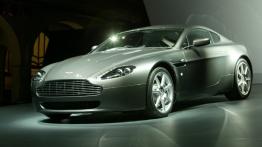 Aston Martin V8 Vantage - widok z przodu