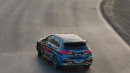 Mercedes-AMG A45 oficjalnie na wideo, choć wciąż zamaskowany