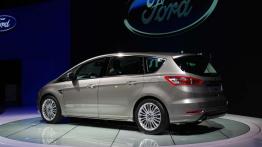 Ford S-MAX debiutuje w Paryżu - dla rodziny?