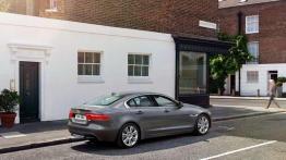 Jaguar XE debiutuje na polskim rynku - znamy ceny!