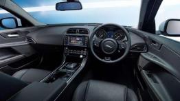 Jaguar XE debiutuje na polskim rynku - znamy ceny!