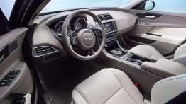 Jaguar XE debiutuje na polskim rynku - znamy ceny!