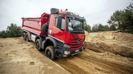 Unimog i Arocs - teren im niestraszny