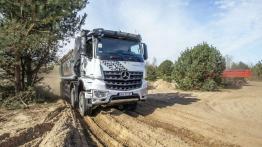 Unimog i Arocs - teren im niestraszny